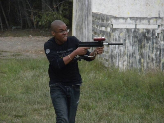 户外激光游戏中 